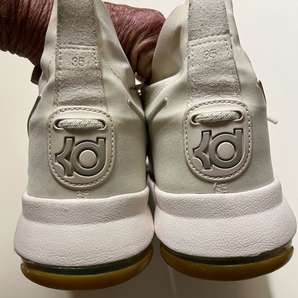 Nike Kevin Durant size 8 basketball shoes never worn outside in good condition - Picture 2 of 6